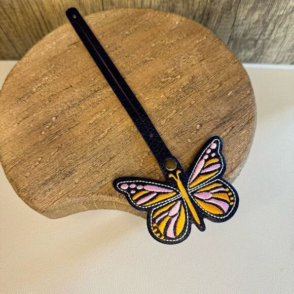 Butterfly Charm - Picture 3 of 4